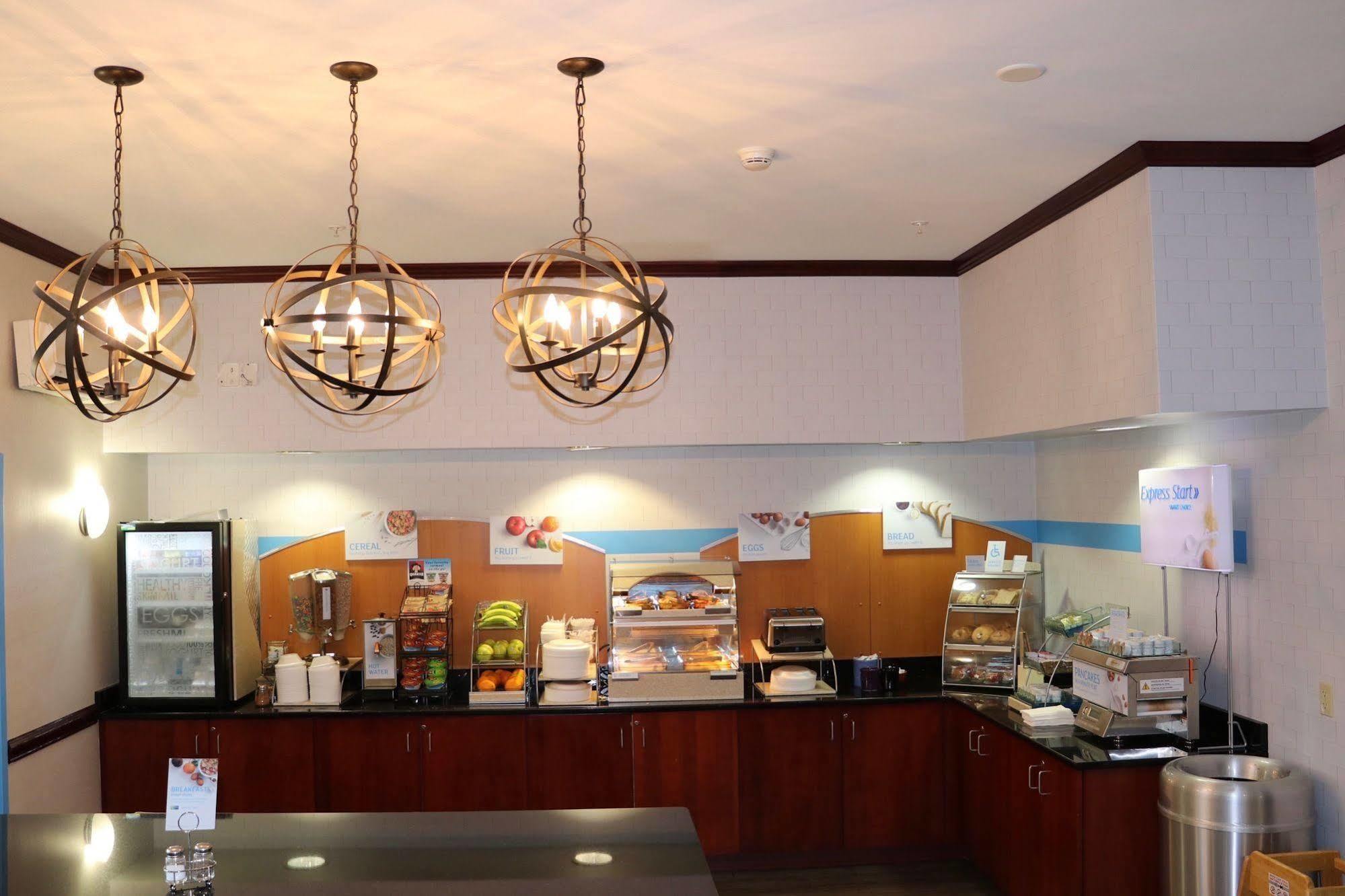 Holiday Inn Express And Suites Allentown West By Ihg Extérieur photo